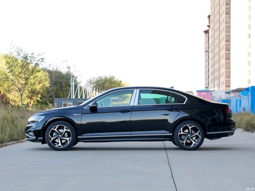 1727930712122625.jpg 1400x0_1_q95_autohomecar__ChxknGNOGuSAVQ-bAB6LkbE2c50779.jpg